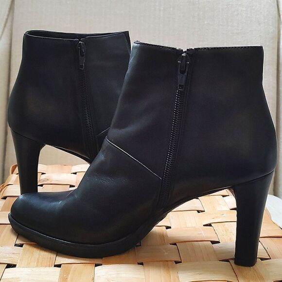 Stuart Weitzman Black Leather Heeled Ankle Boots - Picture 8 of 10